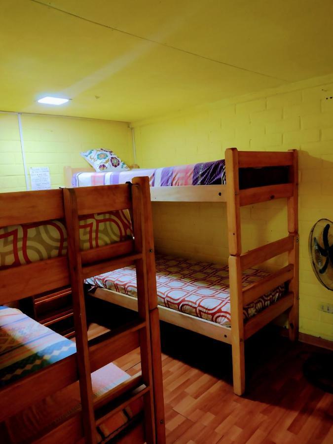 Апартаменты Backpackers House - Near The Airport Сантьяго Экстерьер фото