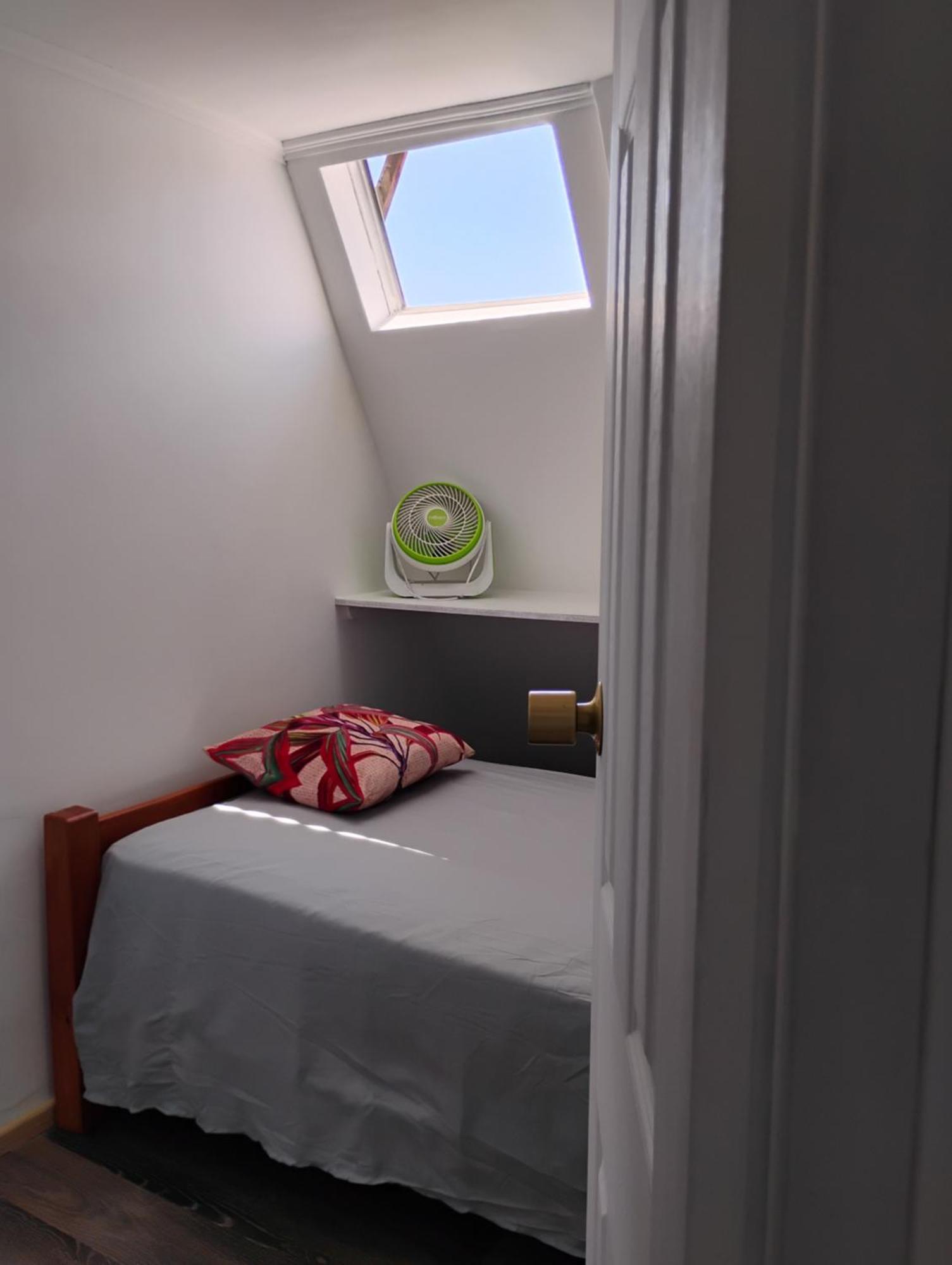 Апартаменты Backpackers House - Near The Airport Сантьяго Экстерьер фото